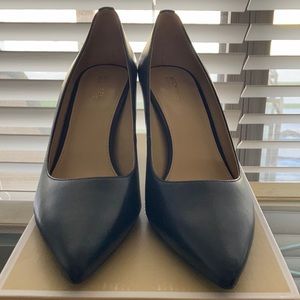 MICHAEL KORS Abbi Flex Pump